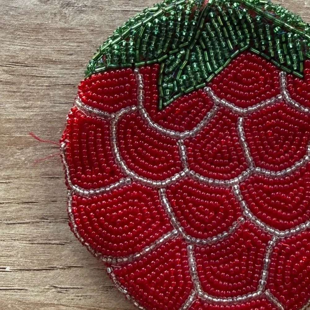 Vintage Hand Made Beaded Strawberry Coin Purse Kiss Lock Red Green Made In Korea